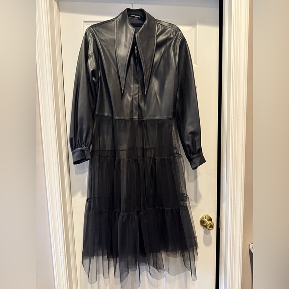 Elegant Black Women's Jacket with Attached Tulle Skirt - Picture 2 of 4
